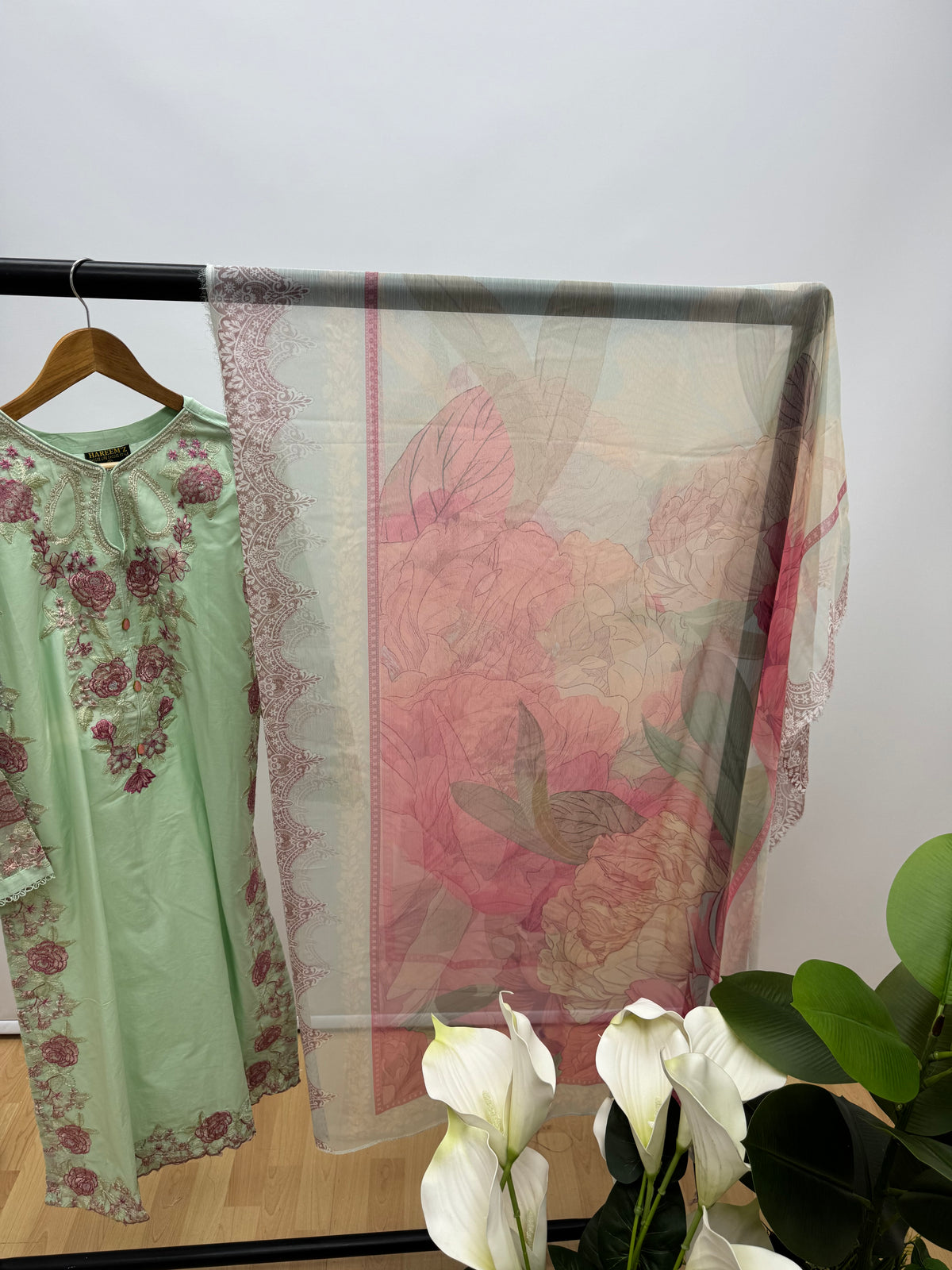 Mint Rose